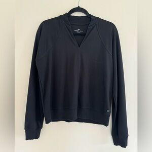 Andrew Marc Sport V-Neck Long-Sleeve T-Shirt V-Neck Sweater in Black - Medium